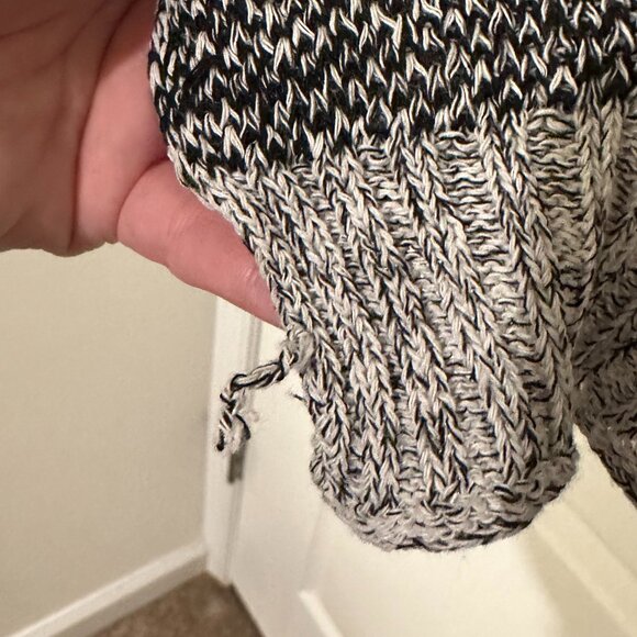 The Jetset Diaries Plus Knit Poncho - Picture 14 of 16